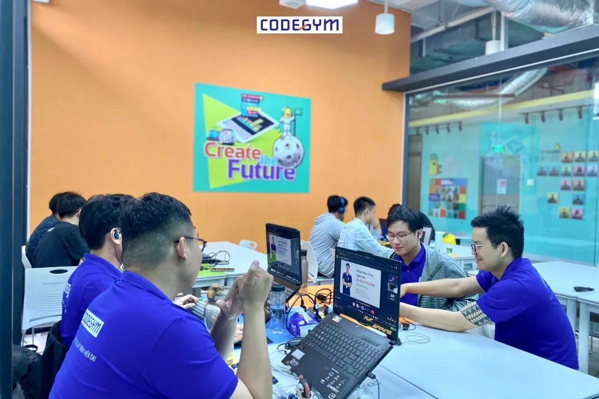 Techtalk "Chinh phục công nghệ mới: Từ thách thức đến thành công"